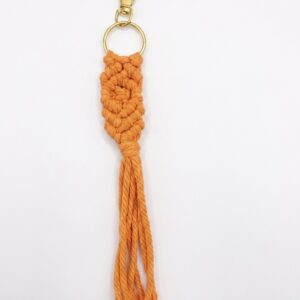 llavero artesanal de macramé "esencia"